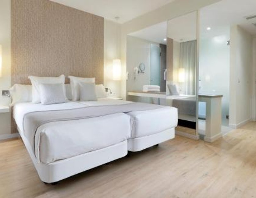 Habitación Doble Superior con vistas al mar del hotel AluaSoul Ibiza -Adults Only - Hyatt Inclusive Collection. Foto 3