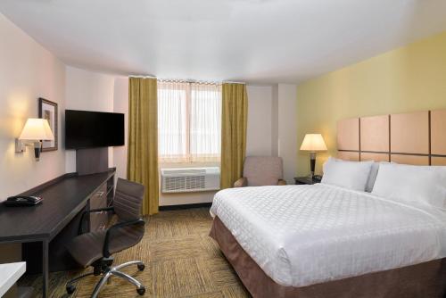 Estudio con cama grande adaptado para personas con movilidad reducida del hotel Candlewood Suites Times Square. Foto 7