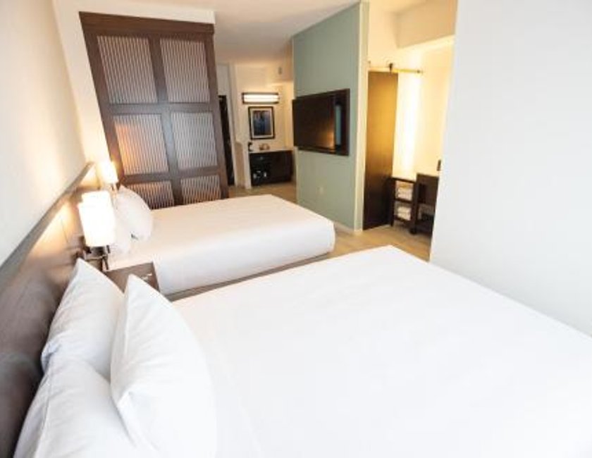 Habitación Doble - 2 camas dobles y sofá cama del hotel Hyatt Place West Palm Beach/downtown. Foto 3