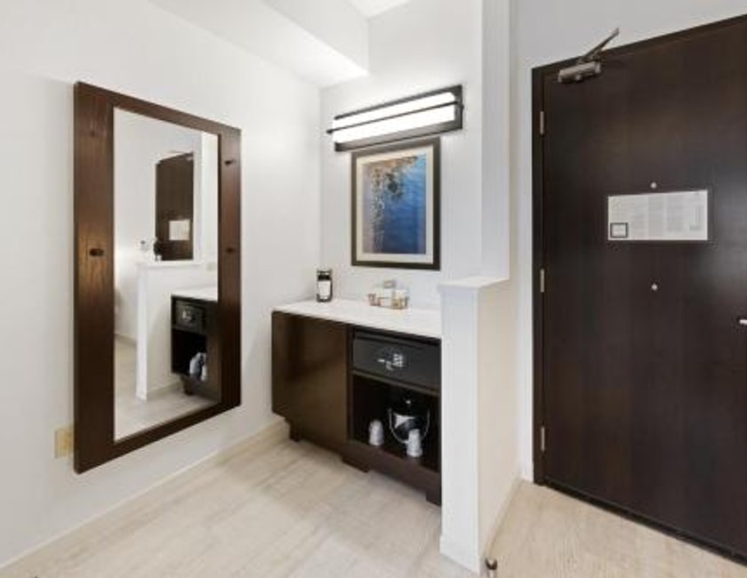 Habitación con 2 camas grandes y ducha a ras de suelo - Adaptada para personas de movilidad reducida del hotel Hyatt Place West Palm Beach/downtown. Foto 3
