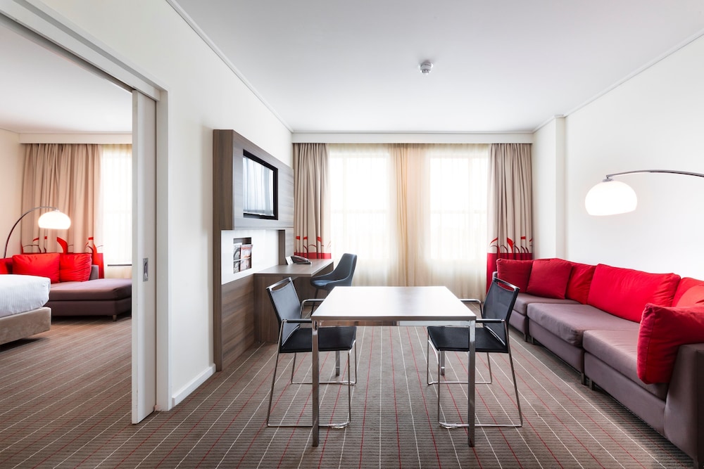 Junior Suite 1 Cama King y Spa del hotel Novotel Melbourne Glen Waverley. Foto 7