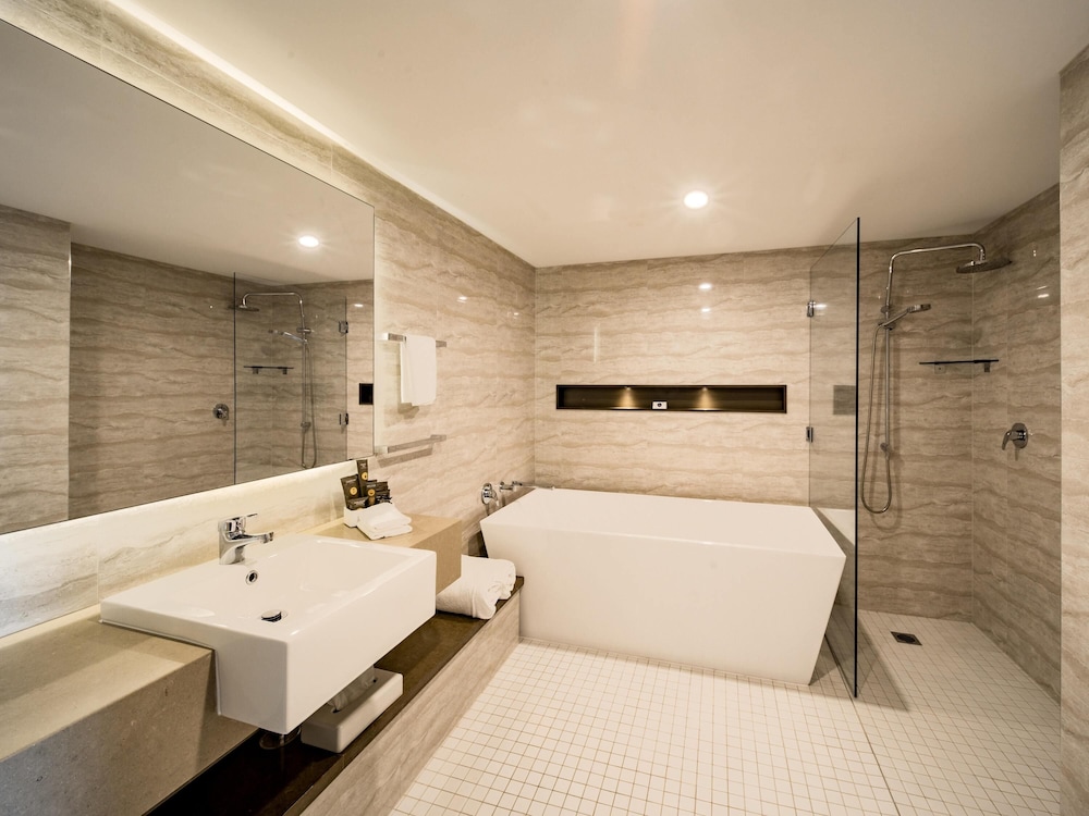 Suite Estudio, 1 Cama King y Sofá Cama del hotel Novotel Wollongong Northbeach. Foto 4