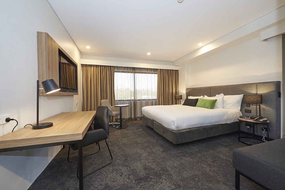 Habitación con Patio Interior 1 Cama King del hotel Mercure Penrith. Foto 4