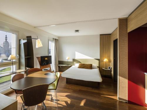 Estudio con 1 cama doble y 1 sofá cama del hotel Adagio Nantes Centre
