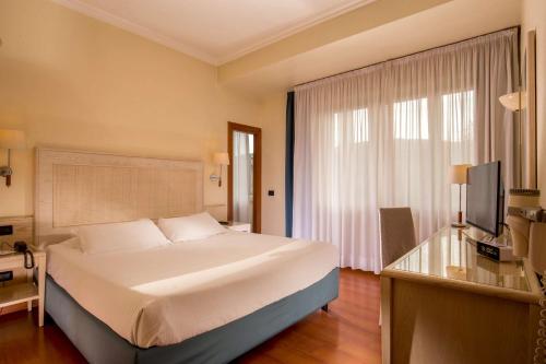 Habitación Superior con cama extragrande del hotel Best Western Globus. Foto 1