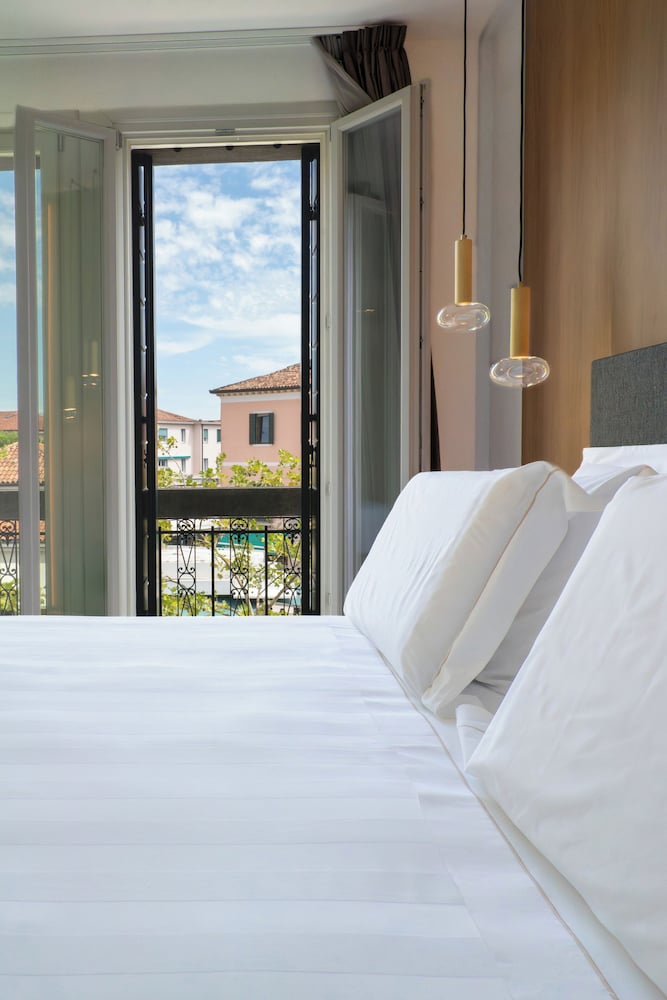 Meliá Room Vista calle del hotel Melia Venezia Lido. Foto 4