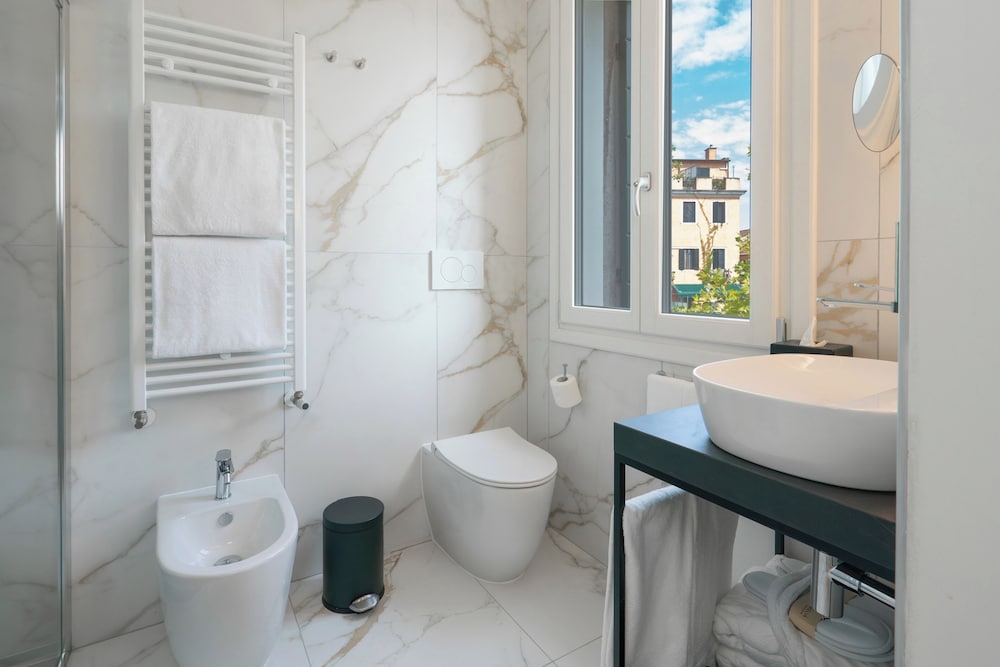 Meliá Room Vista calle del hotel Melia Venezia Lido. Foto 8