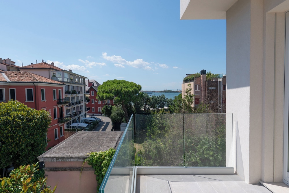 Premium Room con Terraza y Vista al Lago Vistas exclusivas del hotel Melia Venezia Lido. Foto 2