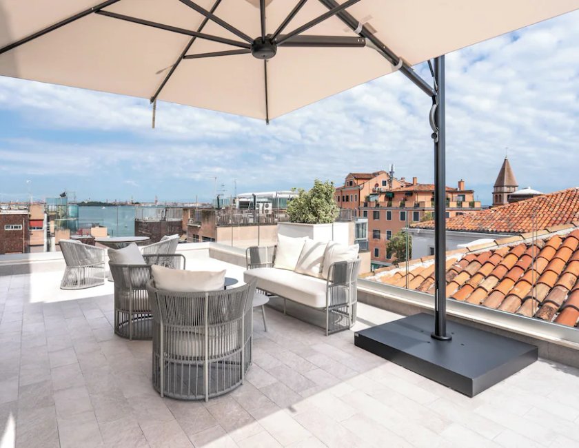 Meliá Room con Terraza Vista ciudad del hotel Melia Venezia Lido. Foto 8