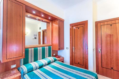 Habitación Doble Económica - 1 o 2 camas del hotel Raeli Luce. Foto 4