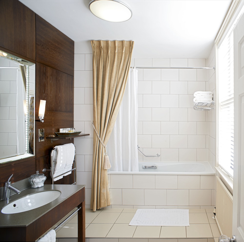 Suite Premier del hotel The Manor Elstree. Foto 3