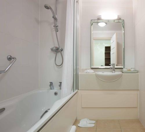 Habitación Twin Superior del hotel The Manor Elstree. Foto 2