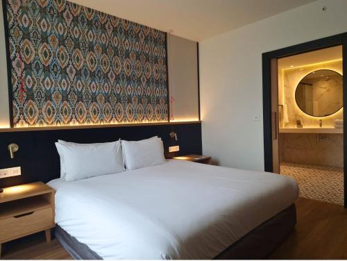 Superior Triple Classic del hotel H10 London Waterloo. Foto 1