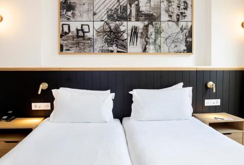 Superior Triple Classic del hotel H10 London Waterloo. Foto 5