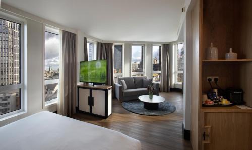 Suite Junior Sky View del hotel H10 London Waterloo. Foto 2
