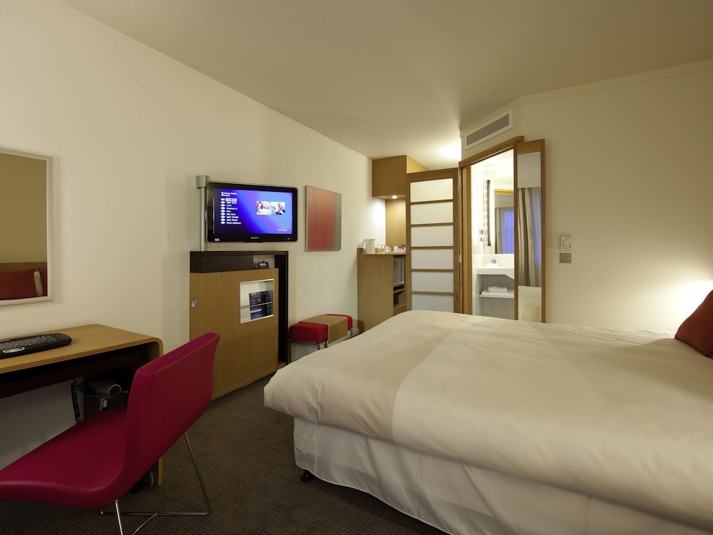 Habitación Superior con 1 cama queen size y sofá - cama del hotel Novotel Liverpool Centre. Foto 4
