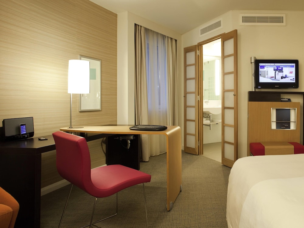 Habitación Superior con cama queen del hotel Novotel Liverpool Centre. Foto 5