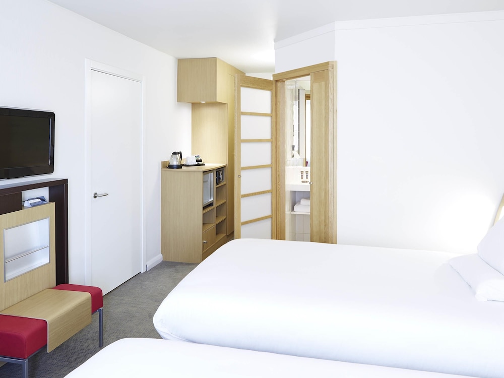 Habitación superior con 2 camas individuales del hotel Novotel Liverpool Centre. Foto 4