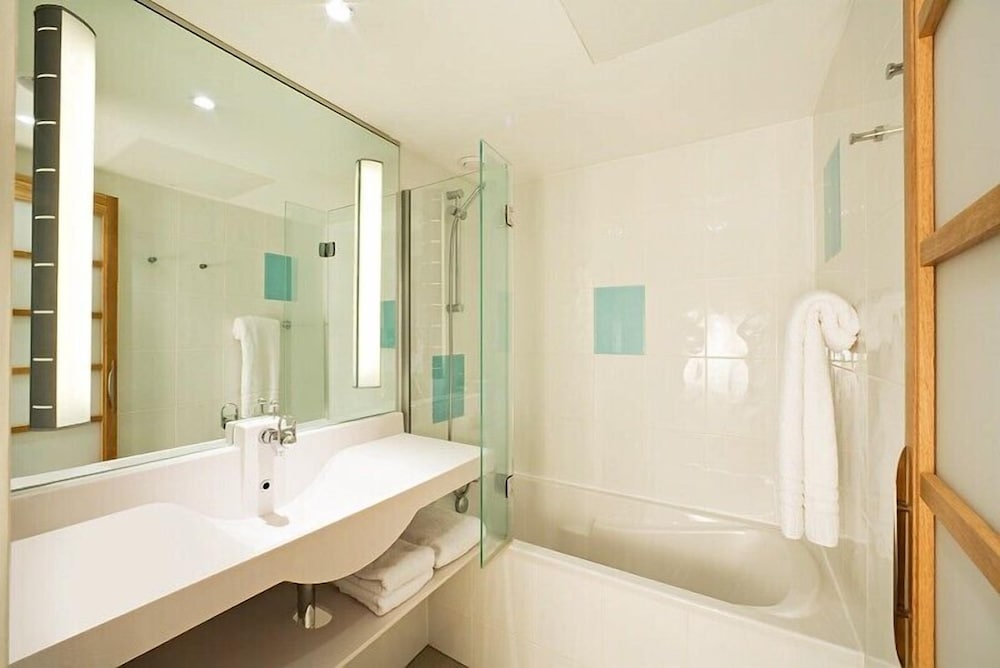 Habitación Ejecutiva con cama King del hotel Novotel Liverpool Centre. Foto 6
