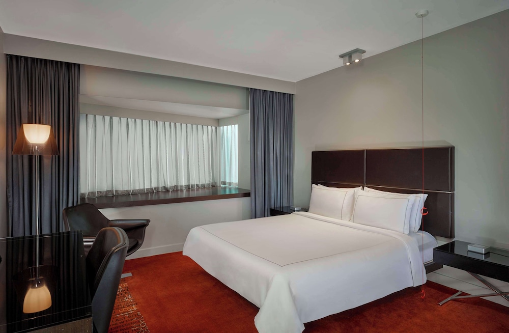 Habitación superior, 1 cama de matrimonio grande del hotel Park Plaza Westminster Bridge London. Foto 1