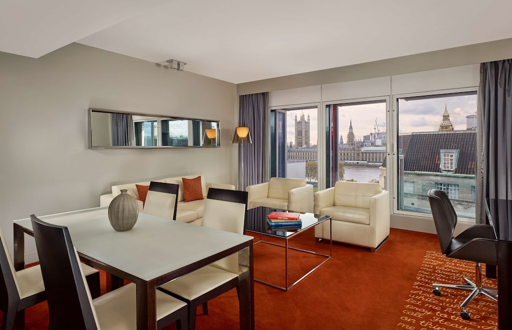 Suite, 1 cama de matrimonio grande (1 Bedroom) del hotel Park Plaza Westminster Bridge London. Foto 3