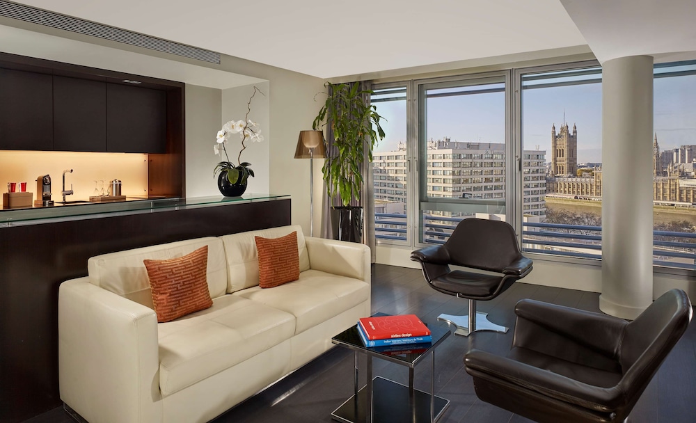 Suite, 1 cama de matrimonio grande (1 Bedroom) del hotel Park Plaza Westminster Bridge London. Foto 4