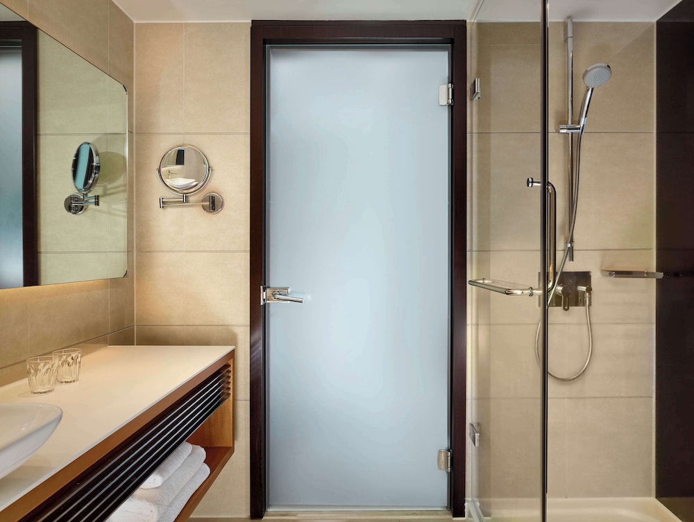 Suite, 1 cama de matrimonio grande (1 Bedroom) del hotel Park Plaza Westminster Bridge London. Foto 6