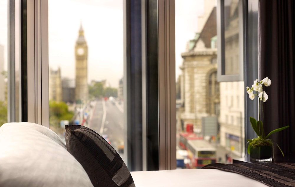 Suite, 1 cama de matrimonio grande (Big Ben View - 1 Bedroom) del hotel Park Plaza Westminster Bridge London. Foto 1