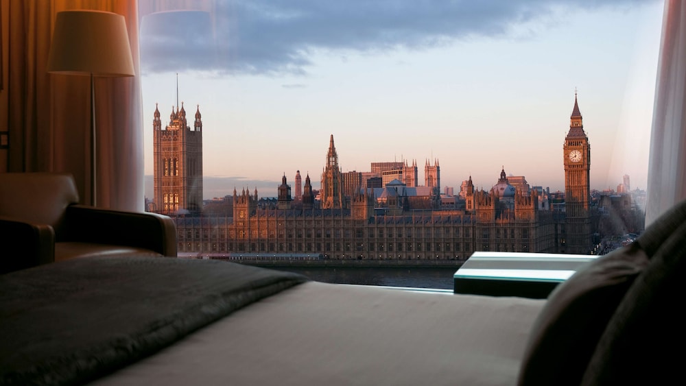 Suite, 1 cama de matrimonio grande (Big Ben View - 1 Bedroom) del hotel Park Plaza Westminster Bridge London. Foto 2