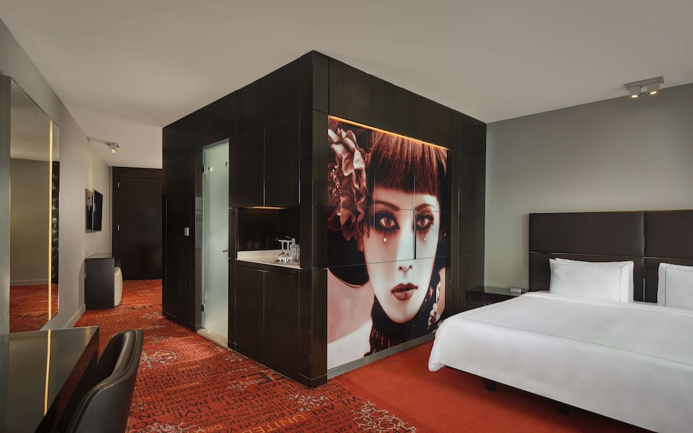 Estudio, 1 cama de matrimonio grande del hotel Park Plaza Westminster Bridge London. Foto 3