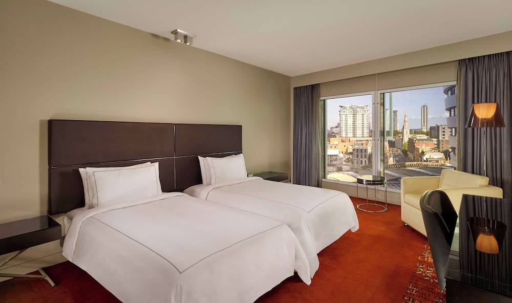 Habitación superior, 2 camas individuales del hotel Park Plaza Westminster Bridge London. Foto 3