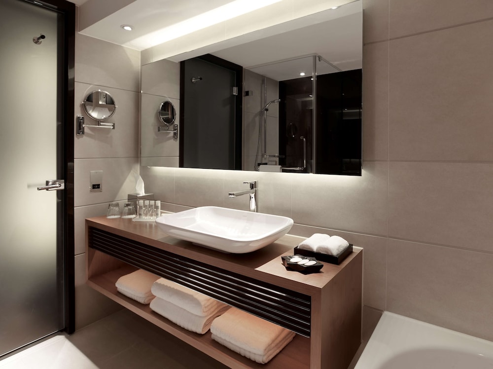 Habitación superior, 1 cama de matrimonio grande del hotel Park Plaza Westminster Bridge London. Foto 3