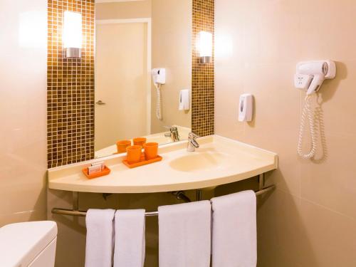 Habitación Doble Estándar - 2 camas del hotel Ibis Phuket Kata - Sha Extra Plus. Foto 4