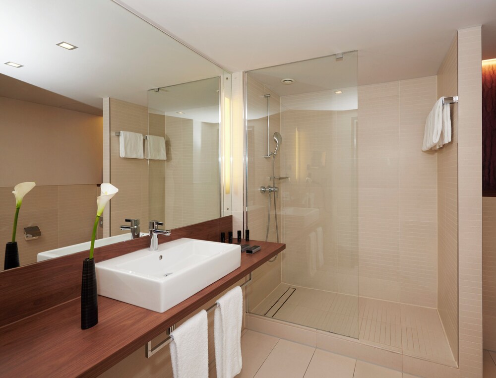 Habitación Premium The Level del hotel Melia Düsseldorf. Foto 7