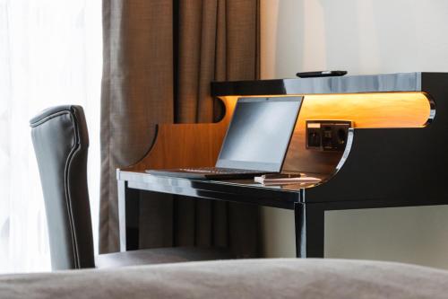 Habitación Deluxe con cama extragrande del hotel Tivoli. Foto 5