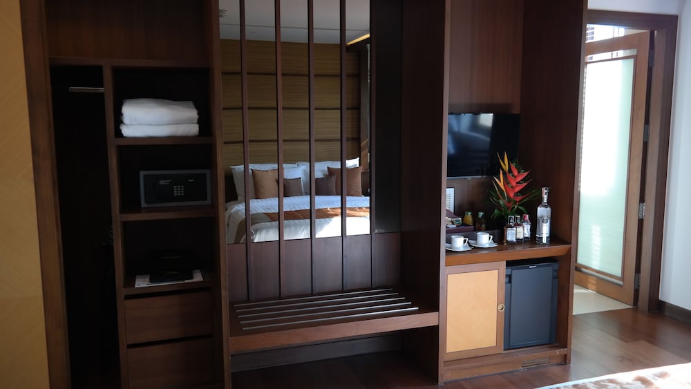 Habitación clásica, 1 cama de matrimonio grande del hotel Mövenpick Phuket Bangtao. Foto 1