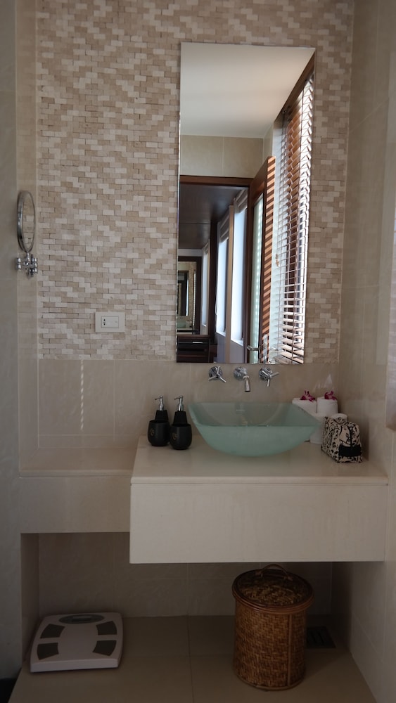Habitación clásica, 1 cama de matrimonio grande del hotel Mövenpick Phuket Bangtao. Foto 3