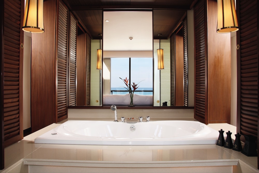 Ático Royal, 3 habitaciones, bañera de hidromasaje, vistas al mar del hotel Mövenpick Phuket Bangtao. Foto 16
