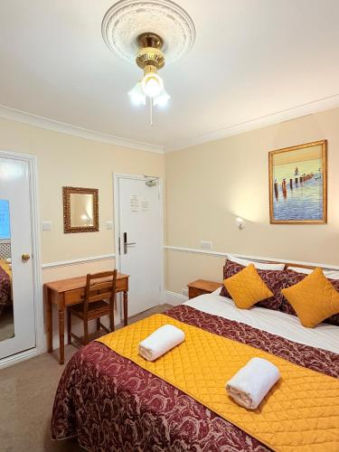 Habitación Estándar - Cama extragrande del hotel Europa House. Foto 5