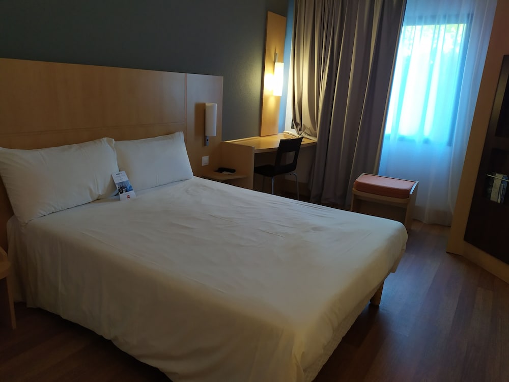 Habitación estándar, 1 cama doble, accesible para personas con discapacidad del hotel IBIS GIRONA COSTA BRAVA. Foto 2