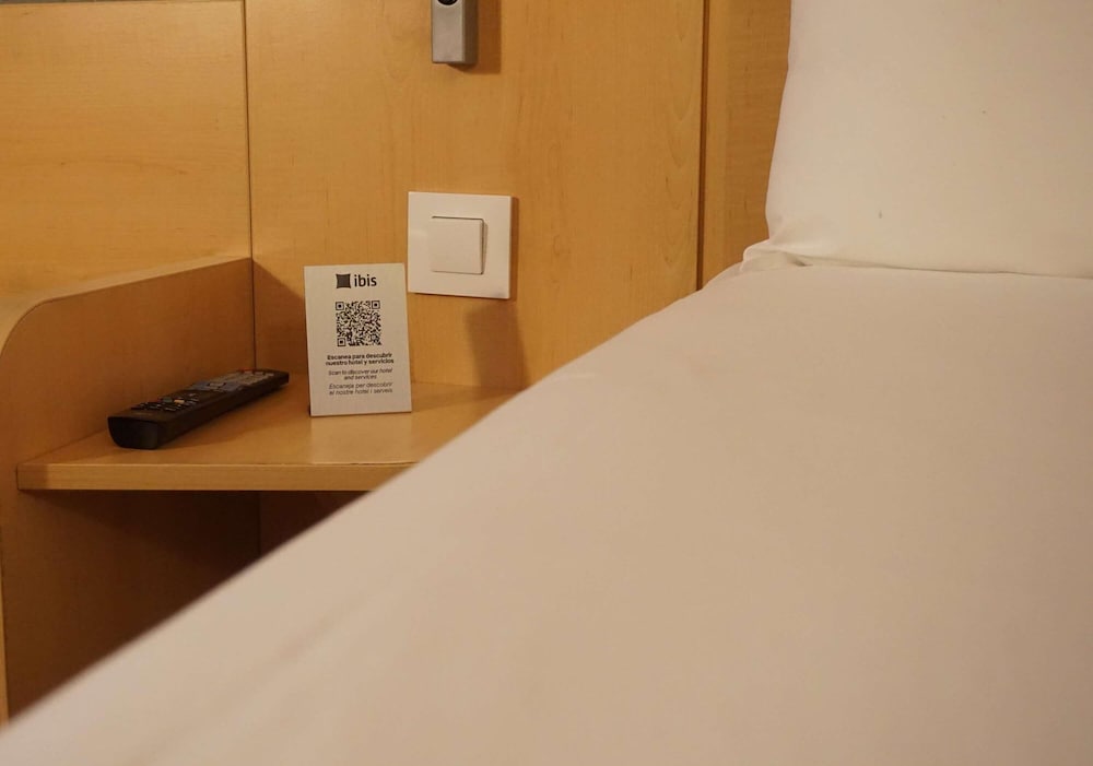 Habitación estándar, 1 cama doble del hotel IBIS GIRONA COSTA BRAVA. Foto 1