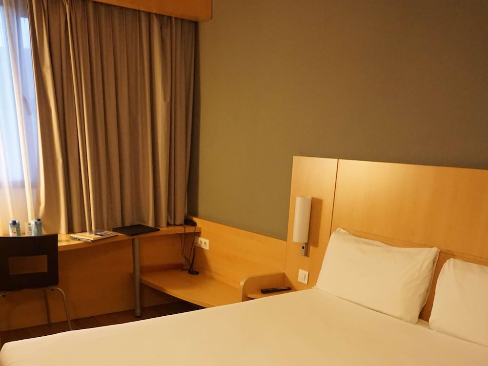 Habitación estándar, 1 cama doble del hotel IBIS GIRONA COSTA BRAVA. Foto 2