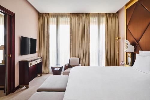 Habitación doble Balcón o Terraza 1 Cama king Prestige Grand Con Vistas 2 Camas individuales del hotel Barrière Fouquet's Paris