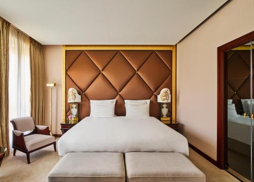 Habitación doble Balcón o Terraza 1 Cama king Prestige Grand Con Vistas 2 Camas individuales del hotel Barrière Fouquet's Paris. Foto 2