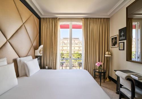 Habitación Prestige Champs - Elysées del hotel Barrière Fouquet's Paris. Foto 2