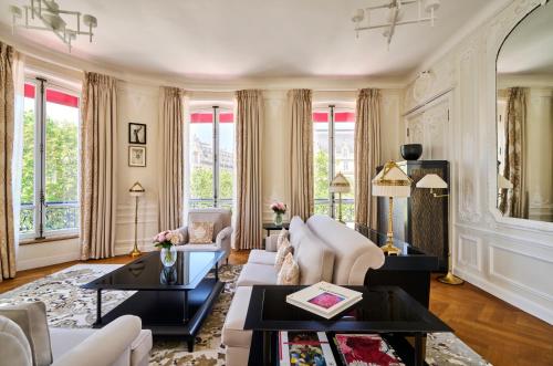 Habitación cuádruple 1 Cama king Con Vistas 2 Camas individuales del hotel Barrière Fouquet's Paris. Foto 4