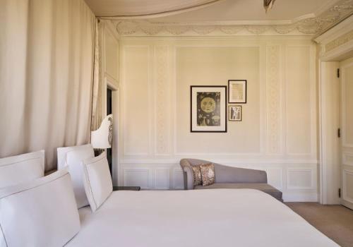 Habitación Cuádruple del hotel Barrière Fouquet's Paris. Foto 1