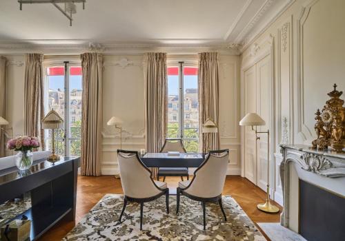 Habitación Cuádruple del hotel Barrière Fouquet's Paris. Foto 2