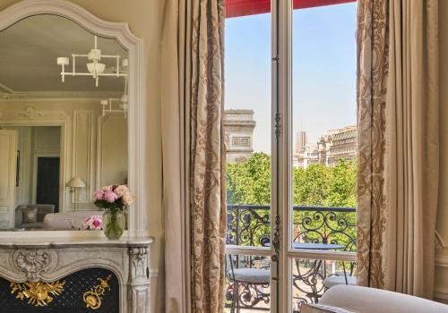 Habitación Cuádruple del hotel Barrière Fouquet's Paris. Foto 4