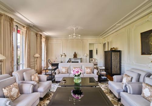 Habitación Cuádruple del hotel Barrière Fouquet's Paris. Foto 5